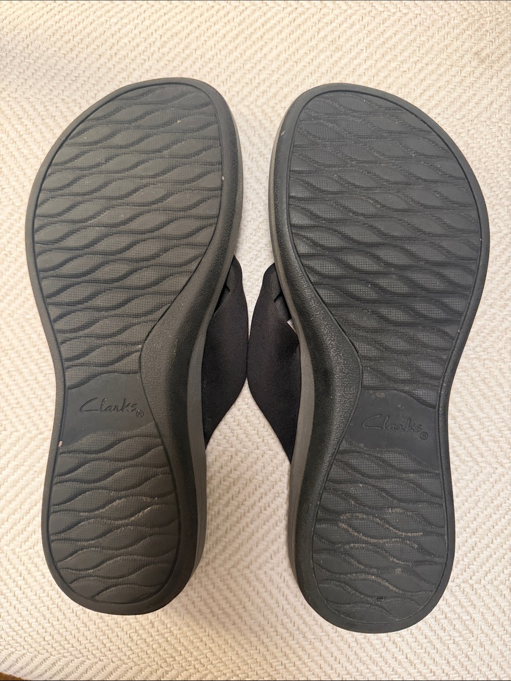 Cloudsteppers by Clarks Black Cushioned Flip Flop Sandals - Picture 2 of 5